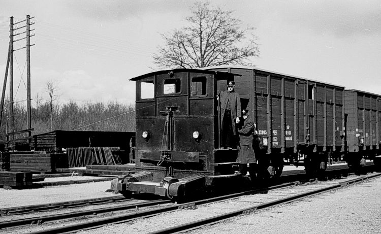 http://www.mjk-h0.dk/evp_So-Ve/20.iii.36.traktor.soroe.april1957.jpg